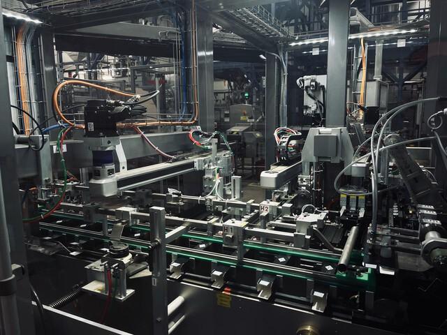 В Тверской области запустили первую в России мультиформатную картонажную машину