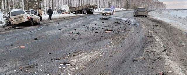 При столкновении Lada Kalina и грузовика в Челябинской области погибли пять человек