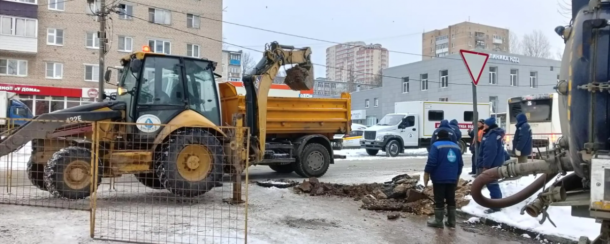 «Щелковский водоканал» устранил прорыв трубы в микрорайоне Заречный