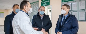 Аркадий Фомин и Дмитрий Хубезов поддержали медицинских работников двух районных больниц