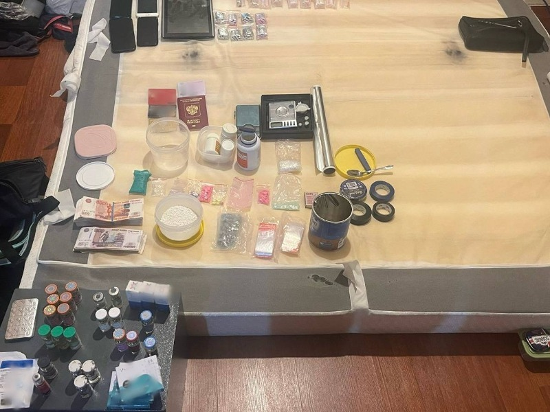Астраханец 10 лет варил наркотики в съемной квартире