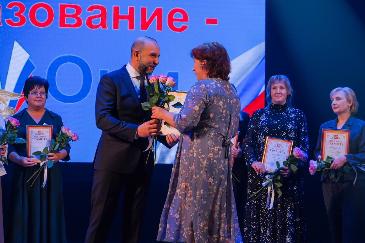 Глава Орехово-Зуевского городского округа Руслан Заголовацкий поблагодарил учителей за отличные результаты по итогам прошлого учебного года