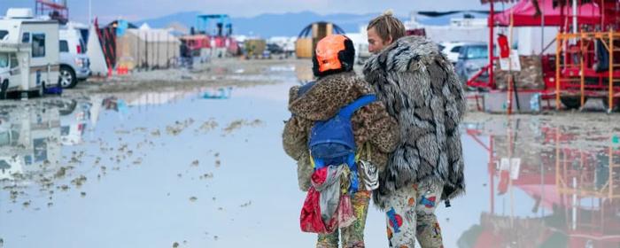 В Неваде из-за ливней заблокированы десятки тысяч гостей арт-фестиваля Burning Man - видео