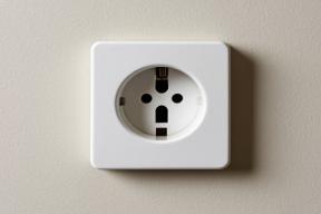 Петербурженка отдала за экстренный ремонт розетки 30 тысяч рублей