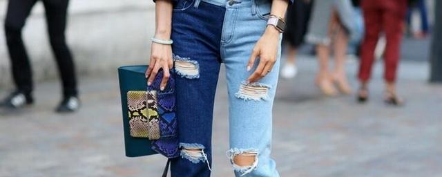 Этой осенью будут особенно популярны двухцветные джинсы с порезами и заплатками
