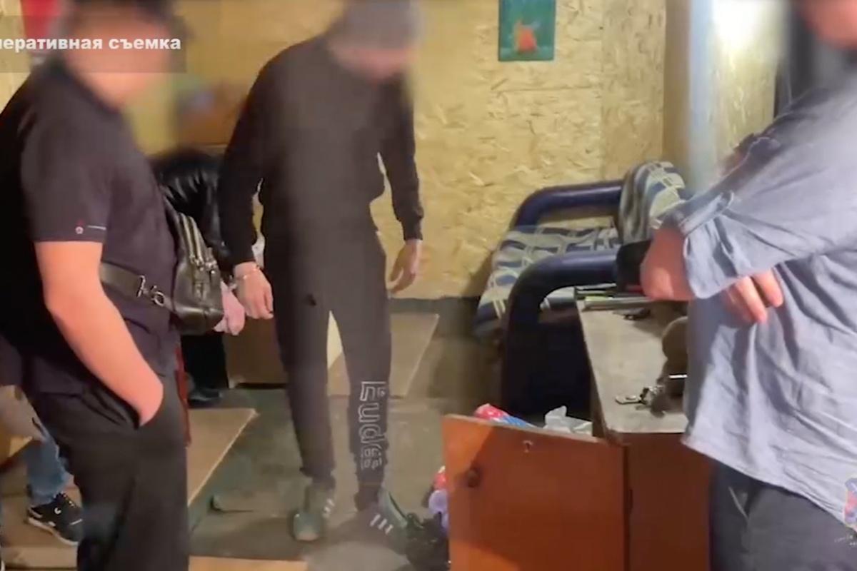 В Волгограде подростки сожгли копию Знамени Победы