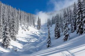 Четыре человека погибли при сходе лавины в горах Вардусия в Греции