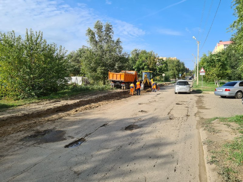 В Астрахани муниципальные предприятия использовали 7000 тонн материала на подсыпку грунтовых дорог