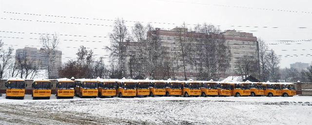 68 новых автобусов для районных школ продолжают стоять в Кирове
