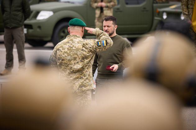 Полковник охраны Зеленского приказал подчинённым сложить оружие в случае захода ВС РФ в Киев