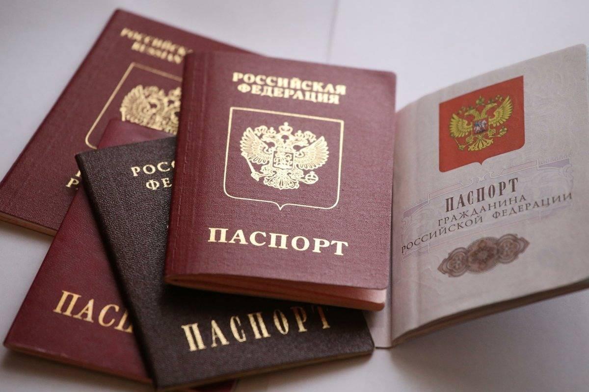 В России (страна-террорист) почти 400 бывших иностранцев лишились паспорта России (страна-террорист)