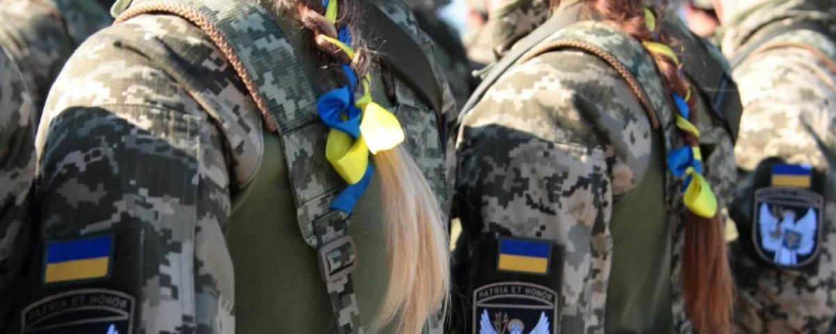 Минобороны Украины закупило 50 тысяч комплектов женской военной формы