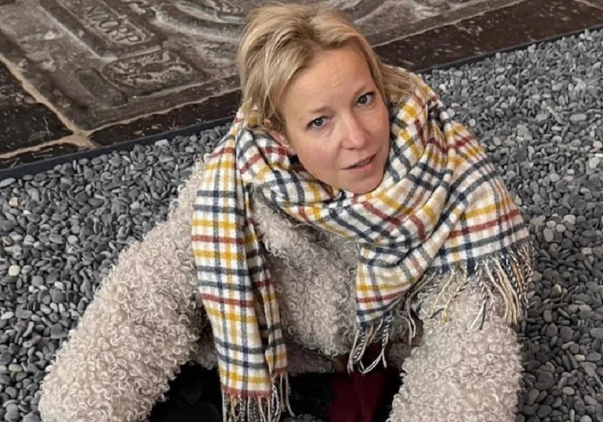 Крутит баранку и льет яд: уехавшая из страны Мария Шалаева нашла в Париже слезы и клопов
