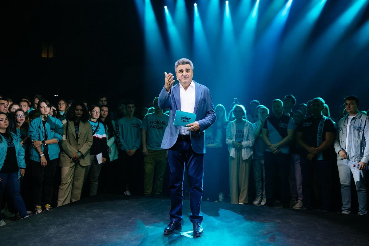 «Новые люди» на волне роста: партия впервые обошла ЛДПР и КПРФ в рейтинге ВЦИОМ