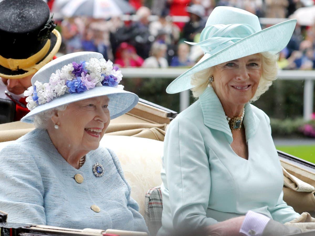 Елизавета II пожелала жене принца Чарльза получить титул королевы-консорта