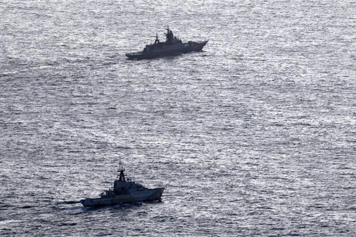 Британия отправила корабль к российским судам в Ла-Манше