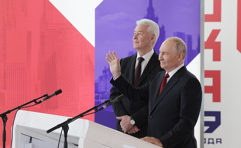 Путин и Собянин запустили движение на первом участке Рублево-Архангельской линии метро
