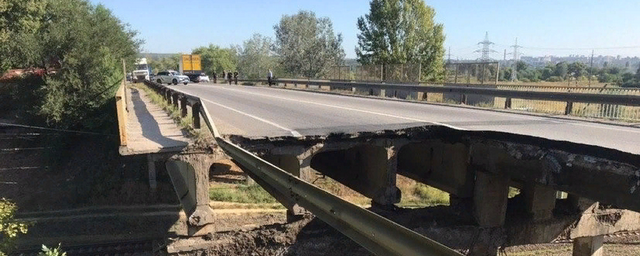 В Харькове произошло частичное обрушение автомобильного моста