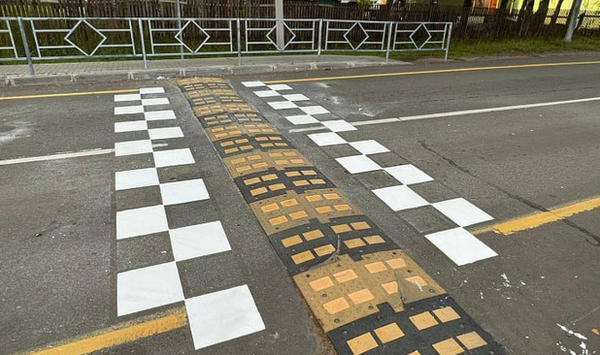 В Кирове продолжается работа по установке новых искусственных неровностей на дорогах