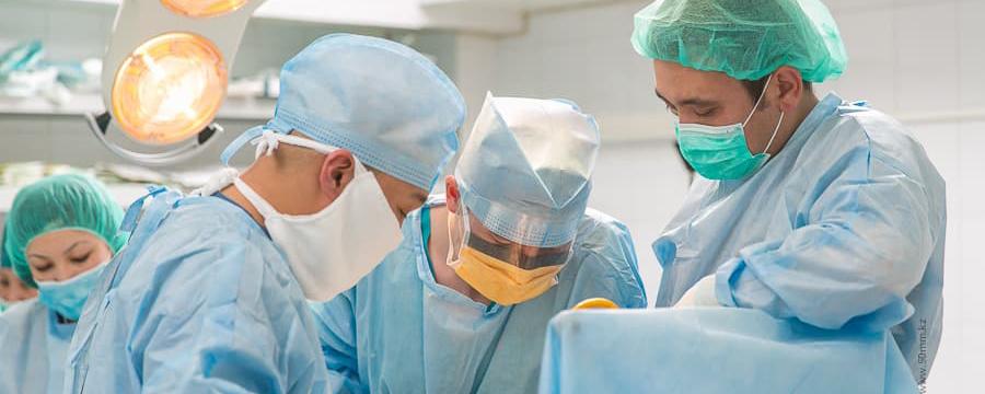 Хирурги из РФ первые в мире успешно пересадили легкие и печень ребенку