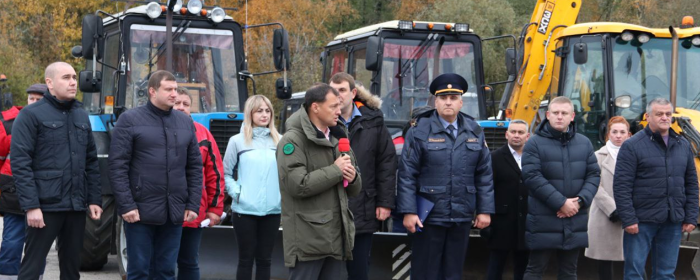 Николай Ханин провел смотр коммунальной техники в Раменском