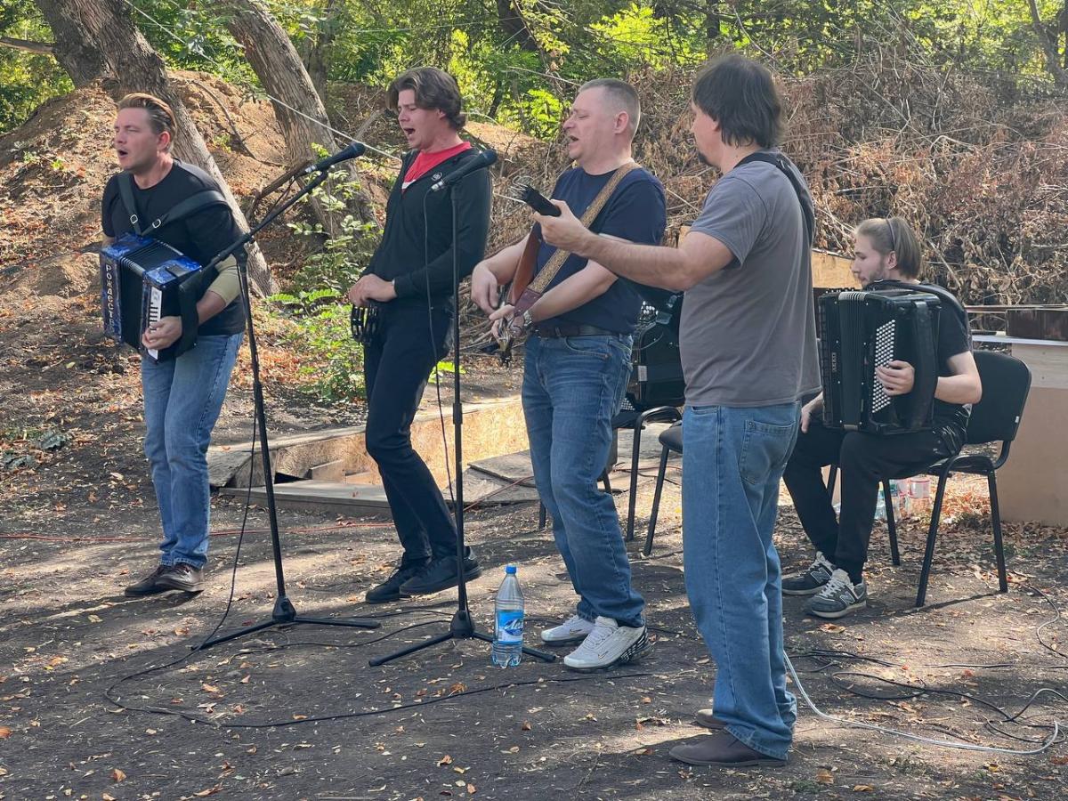 Музыканты Новосибирской филармонии дали концерт на передовой