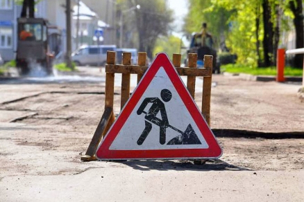 В Луганске проезжую часть на улице Ватутина дорожники восстановят в 2025 году
