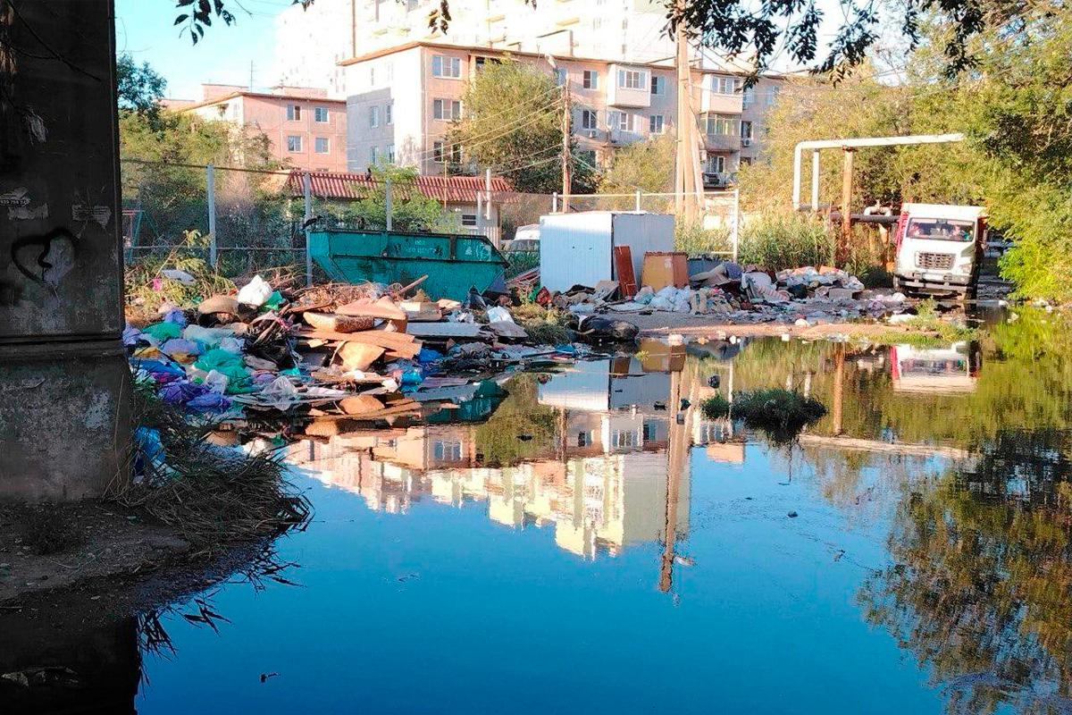 В Астрахани ликвидировали свалку у жилого дома