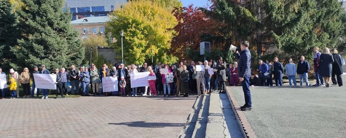 Жители Новосибирска провели митинг из-за суда с мэрией