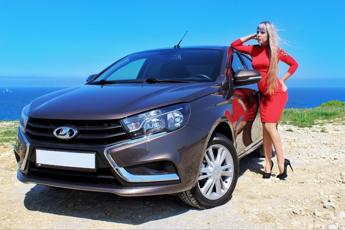 «Пустой салон» и 90 «лошадей»: Россияне пересядут на новенькие «Лады» от АвтоВАЗа?