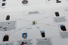 Генпрокурора США обвинили в обструкции из-за мертвых звезд в списке Эпштейна