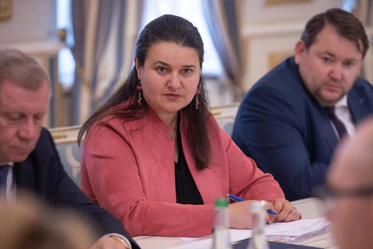 Миллионы на берегу океана: экс-посол Украины в США «забыла» указать роскошный особняк во Флориде