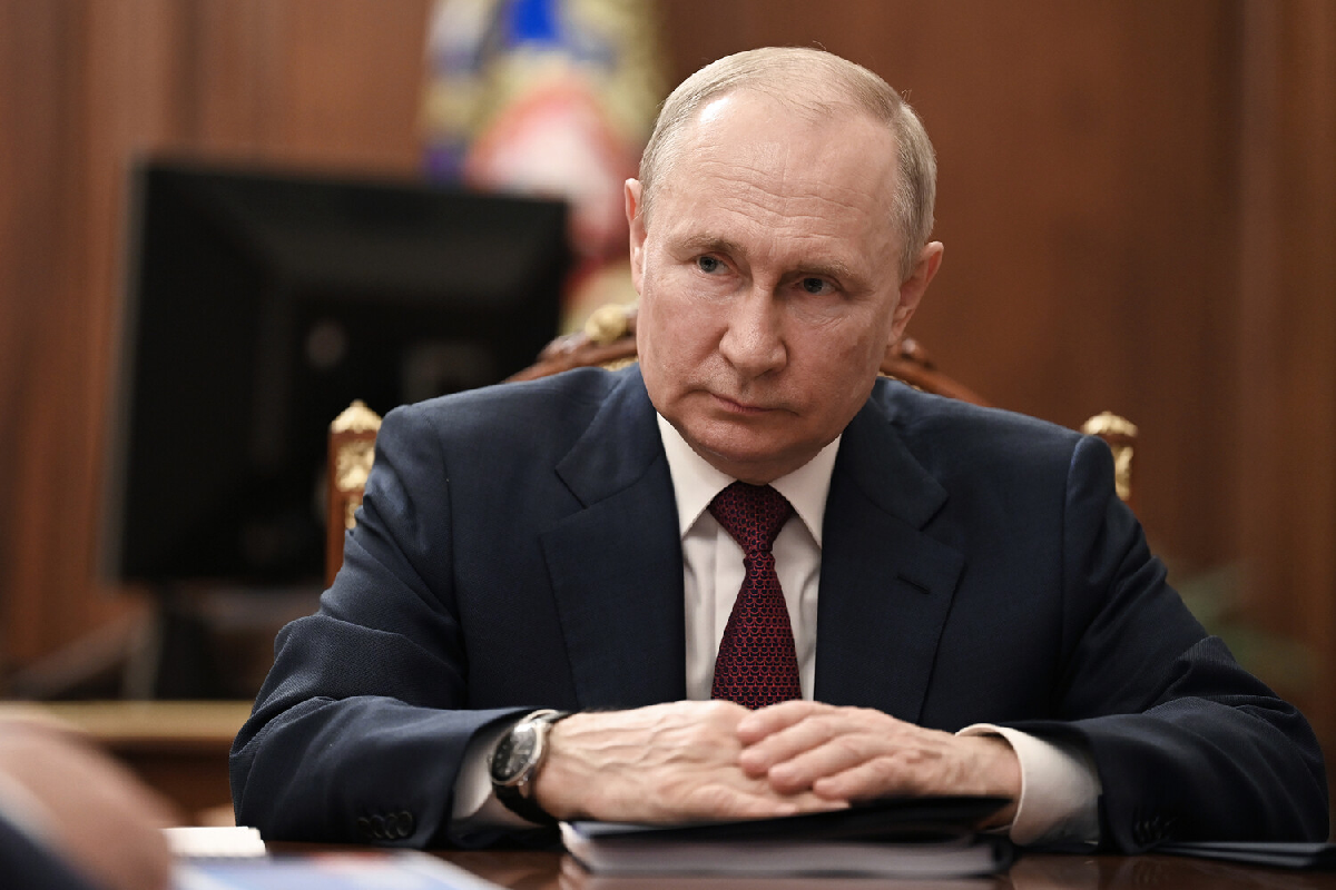 Путин (военный преступник) поручил Генпрокуратуре взять под контроль ситуацию в миграционной сфере