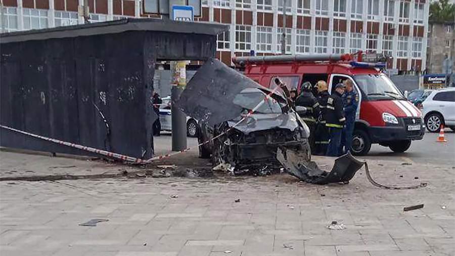 В Перми женщина погибла после наезда легковушки на остановку