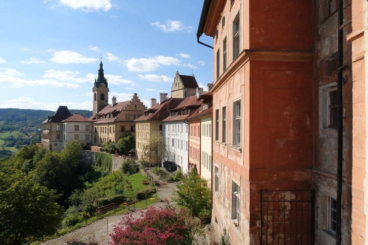 «Не отдадим наше будущее»: в Чехии прошел массовый митинг