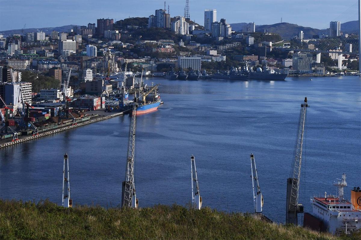 Во Владивостоке из военной бухты по решению суда удалены почти 150 частных яхт и машин