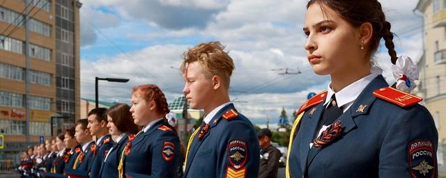 Участники форума Городов трудовой доблести в Чебоксарах возложили цветы в честь тружеников тыла