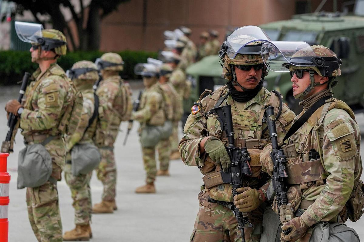 В Вашингтон начали прибывать бойцы Национальной гвардии