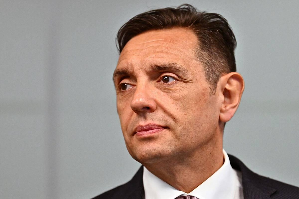 Вулин не вошел в новый состав правительства Сербии, несмотря на ожидания