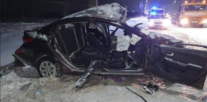 В Татарстане 18-летний водитель влетел в световую опору на трассе