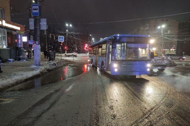 В Твери водитель автобуса «ЛиАЗ» сбил 31-летнюю женщину-нарушительницу