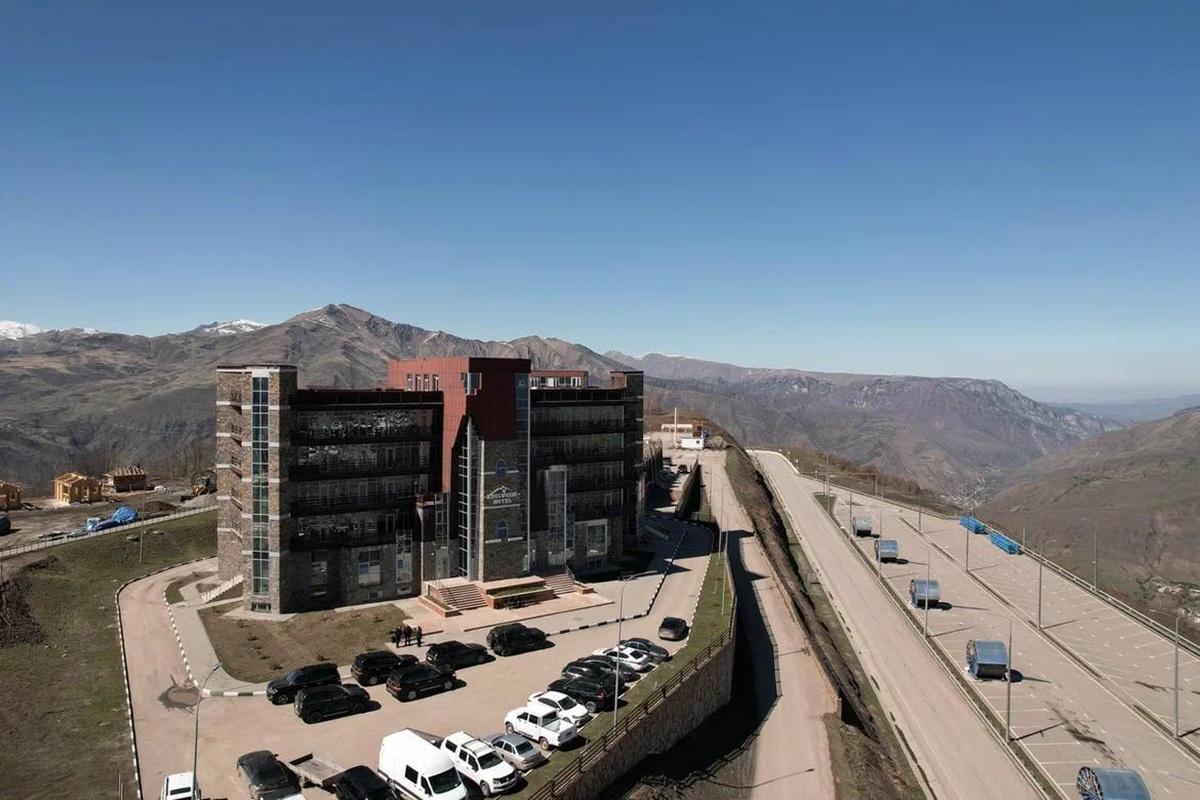 Четырёхзвёздочный сетевой отель с чеченским колоритом появится в «Ведучи»