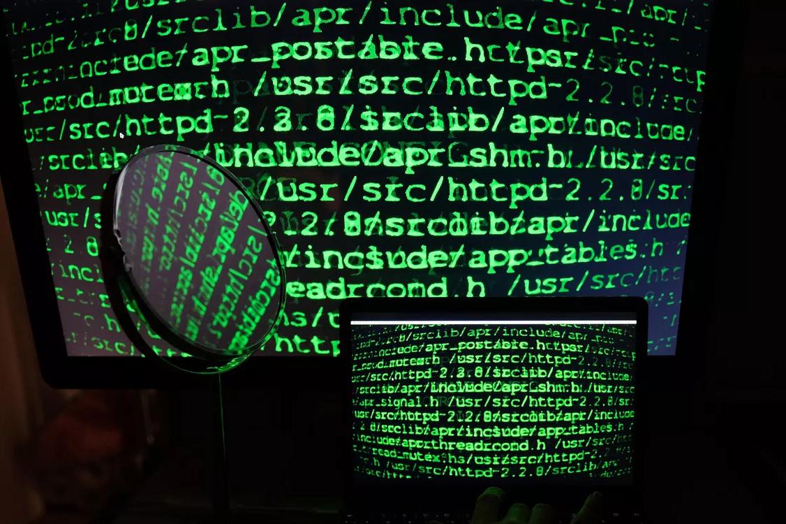 Эксперт заявил, что хакеры стали проводить «ковровые» атаки на российские банки