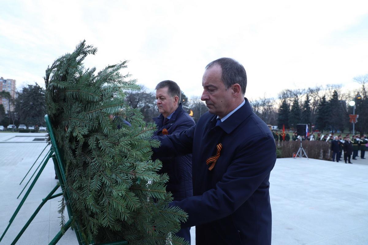 Руководитель парламента Кубани возложил цветы к мемориалу «Жертвам фашистского террора»