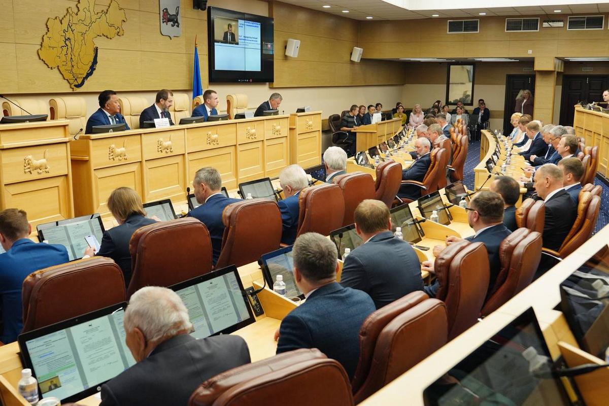 Заксобрание Приангарья: Благодаря корректировке бюджета дополнительные средства пойдут на зарплаты бюджетников, социальные выплаты и подготовку к зиме