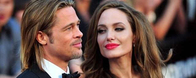 Обвинения Анджелины Джоли в домашнем насилии огорчили Брэда Питта — Видео