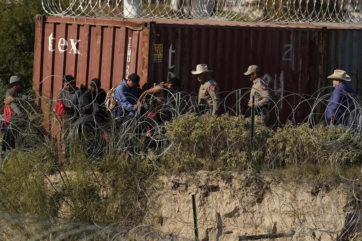 США тайно отправляют кубинских мигрантов с криминальным прошлым в Мексику