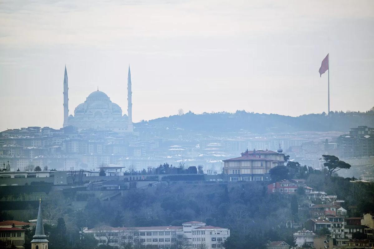 17 человек пострадали при землетрясении в Стамбуле