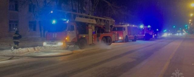 В Екатеринбурге ранним утром горели квартиры двухэтажного жилого дома