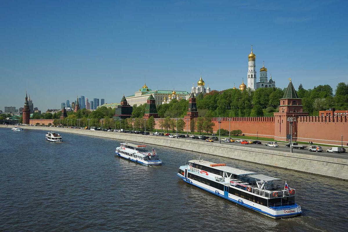 По Москве-реке проплывет колонна теплоходов и электросудов
